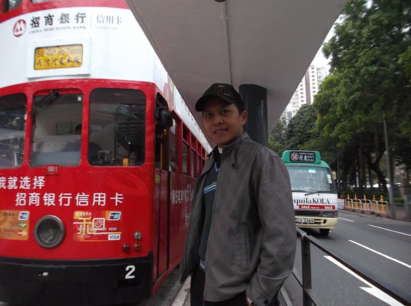 naik tram di hongkong